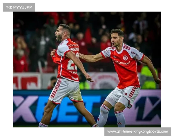 李新翔精准左路传中 古斯塔沃力压防守头球破门助攻进球